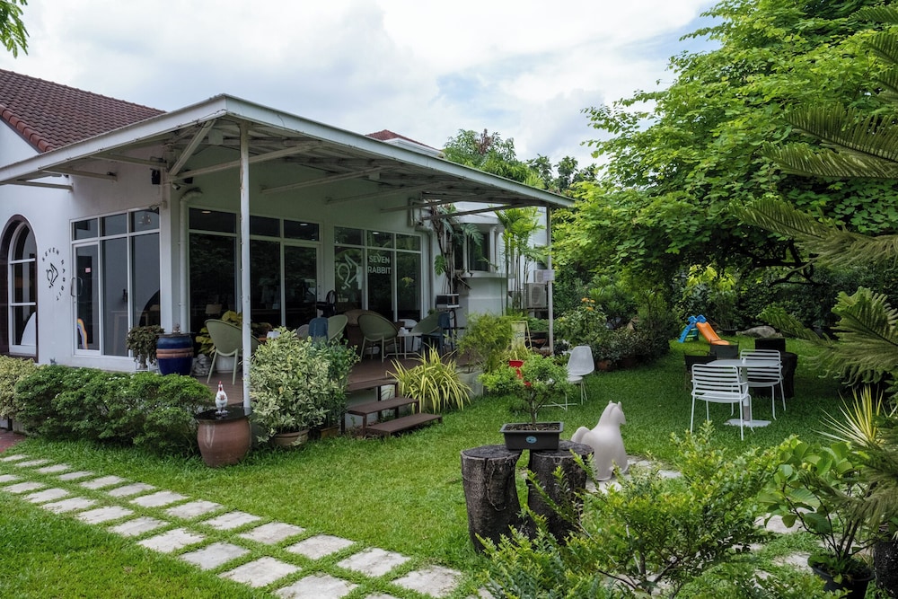 Seven Rabbit House