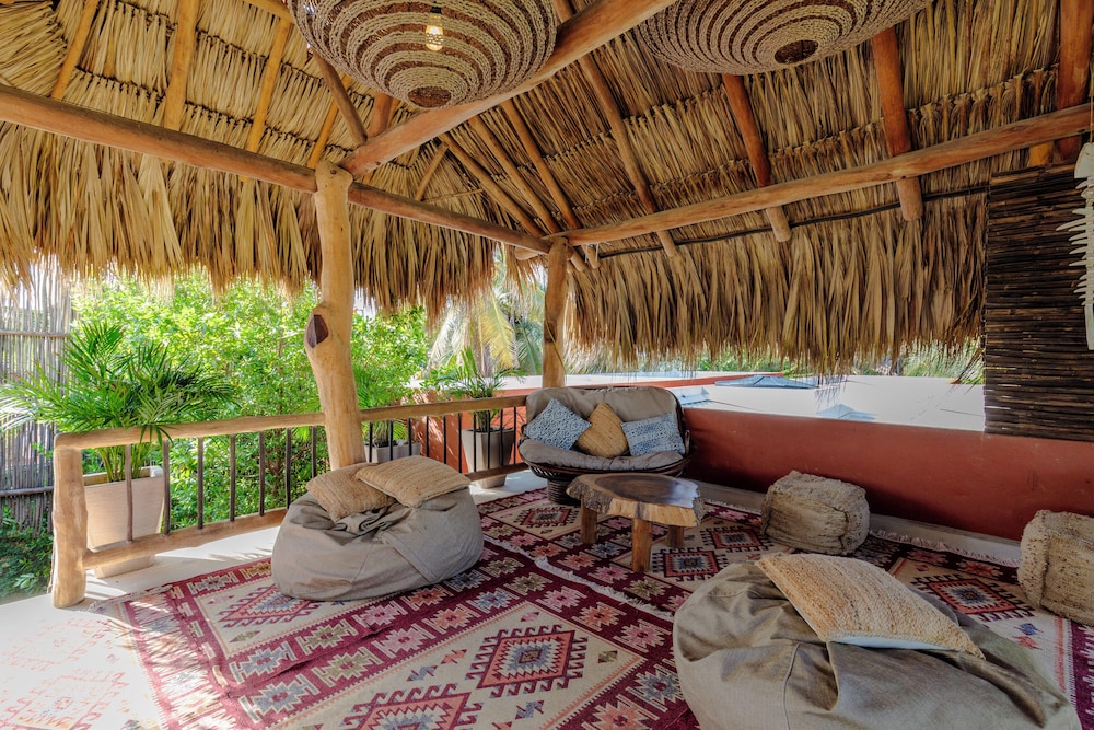 LAS DUNAS BEACH HOUSE