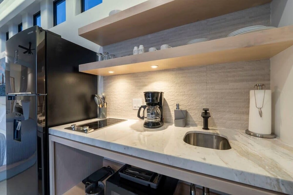 New 1BR Condo Near Marina and Downtown - Pool