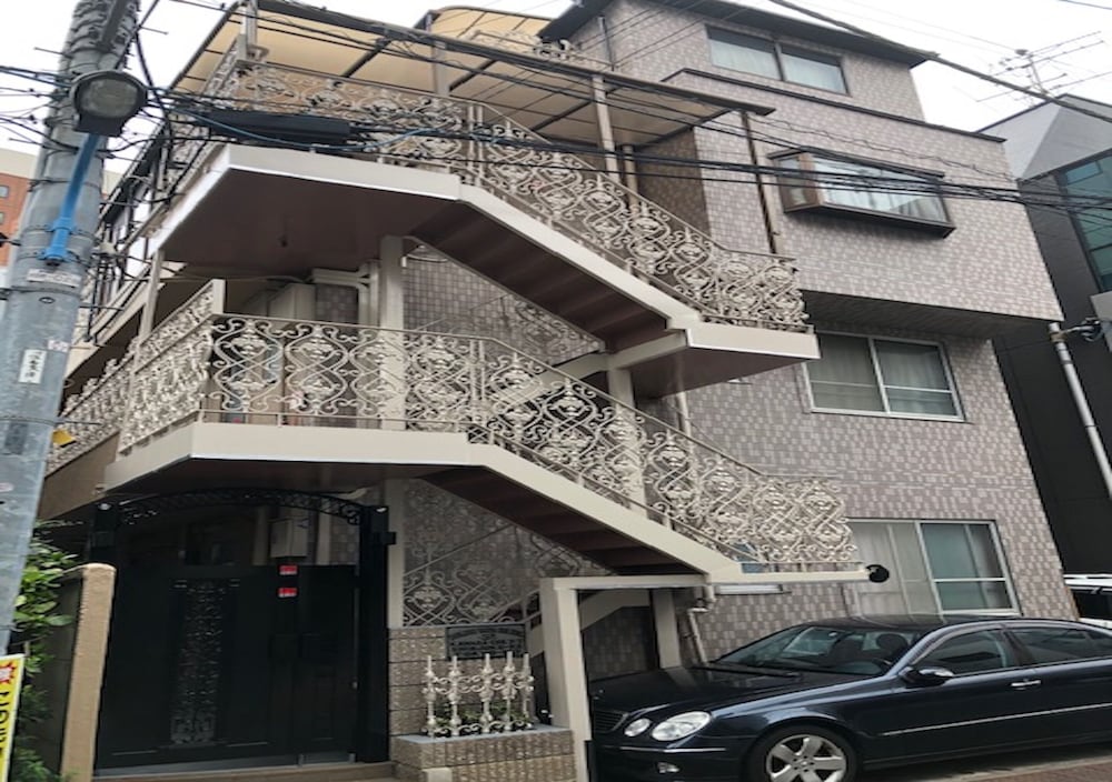 Centrally Located Deluxe Furnished.1
