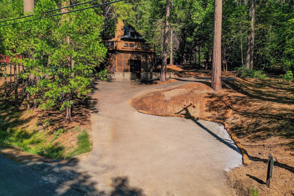 Walk to Fly-in Lake: Blue Lake Springs Cabin!