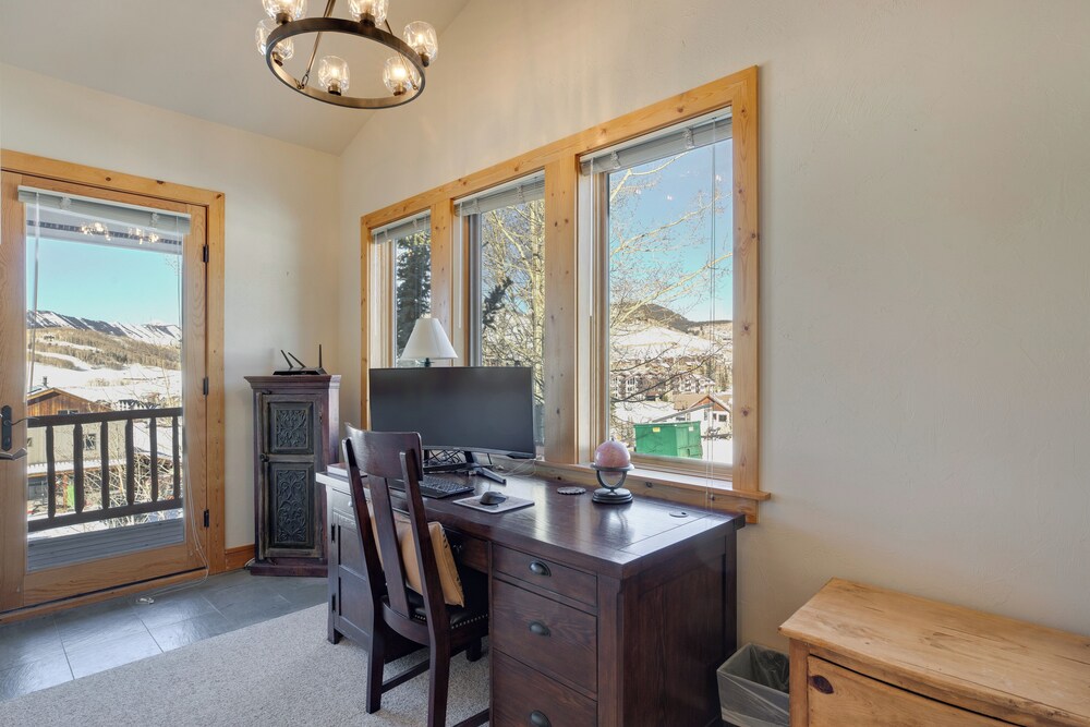 Walk to Lift! Luxe, Updated Cbmr Home w/ Mtn Views