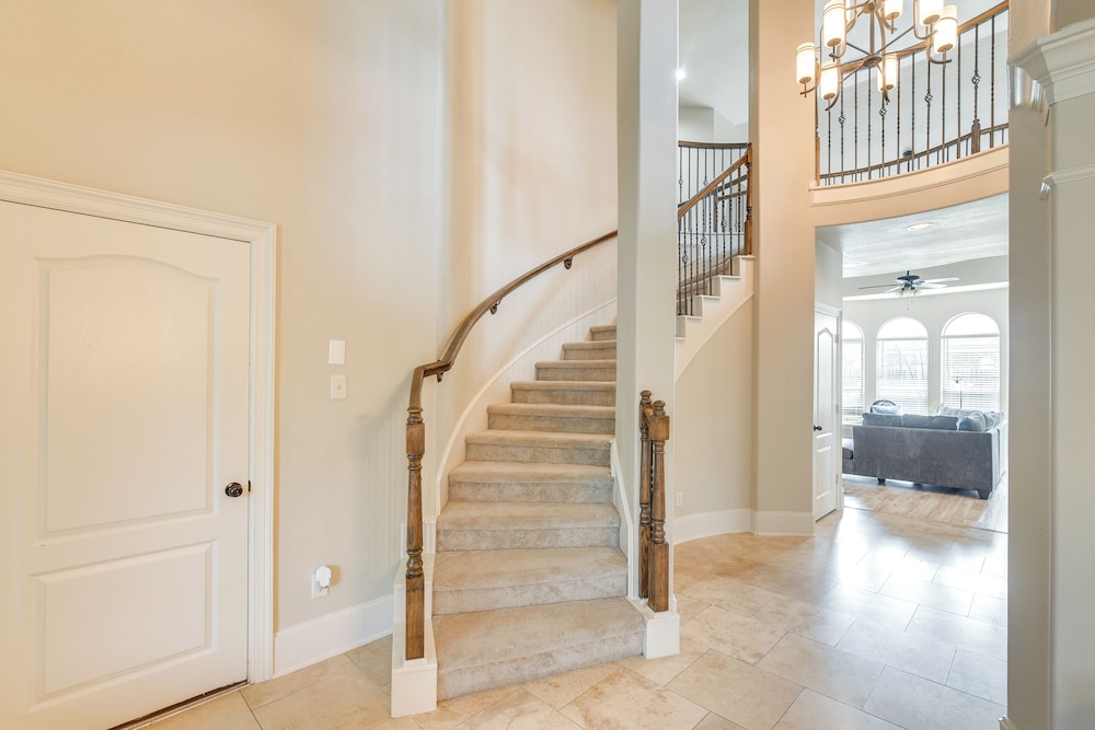 26 Mi to Houston: Spacious Home w/ Fenced Yard!