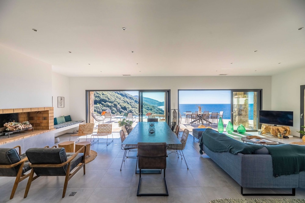 Architect Villaproperty Sea View Close to the Beaches