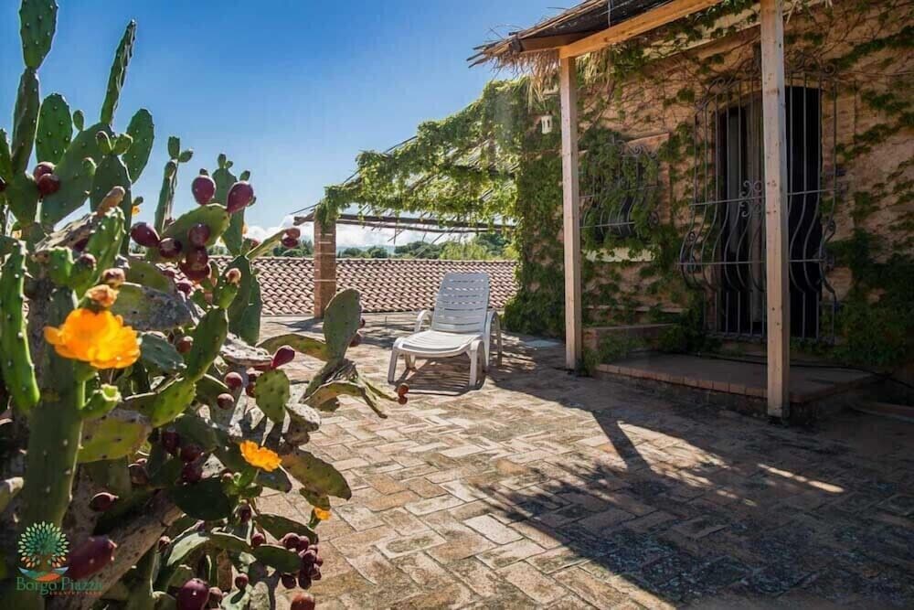 agriturismo borgo piazza