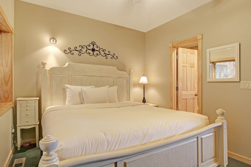 Sheep Mountain 20b 2 Bedroom Condo by RedAwning - Property Image 16
