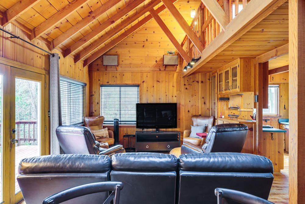 Cozy Mi-wuk Village Cabin: 18 Mi to Dodge Ridge! view 5