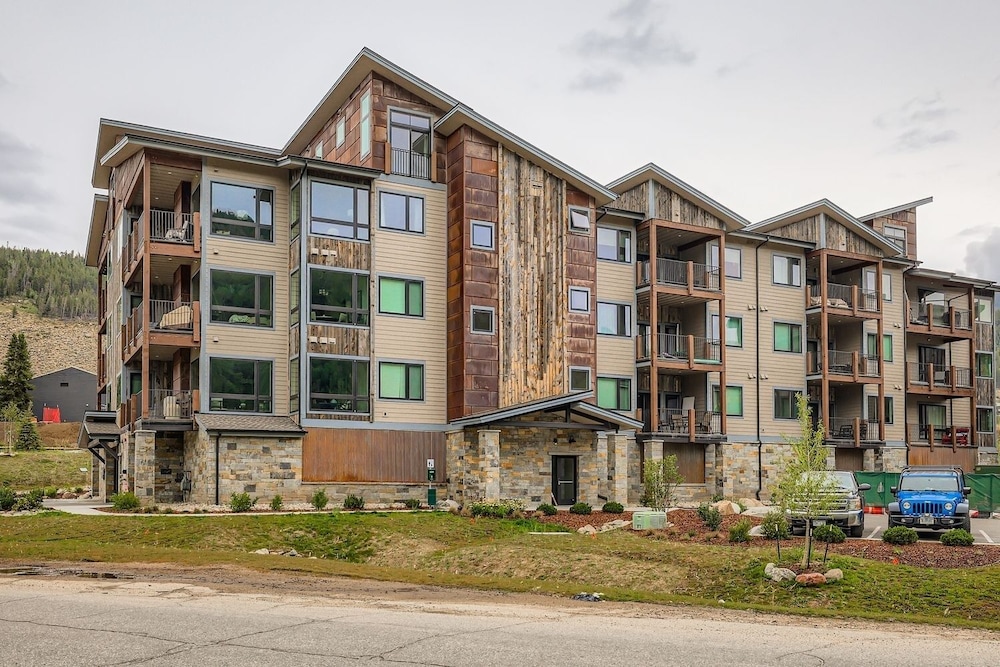305 Brightwood At Keystone 2 Bedroom Condo