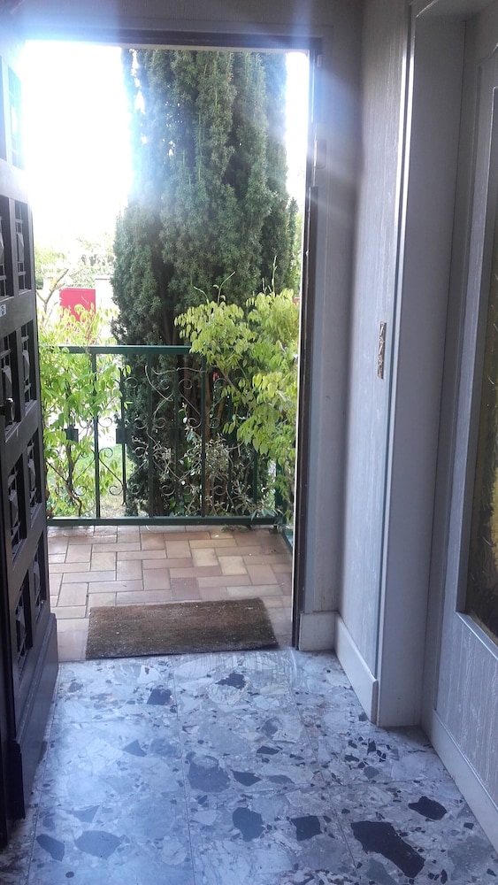 Chambre du Jardin Fleuri view 2