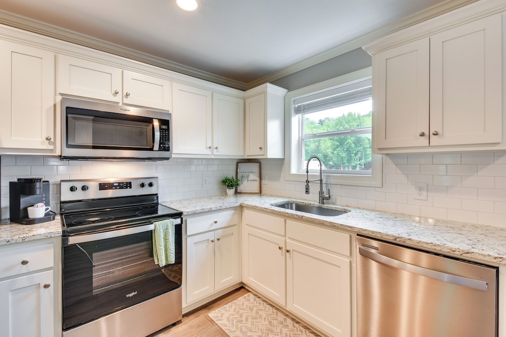 Walkable Condo 3 Mi to Unicoi State Park