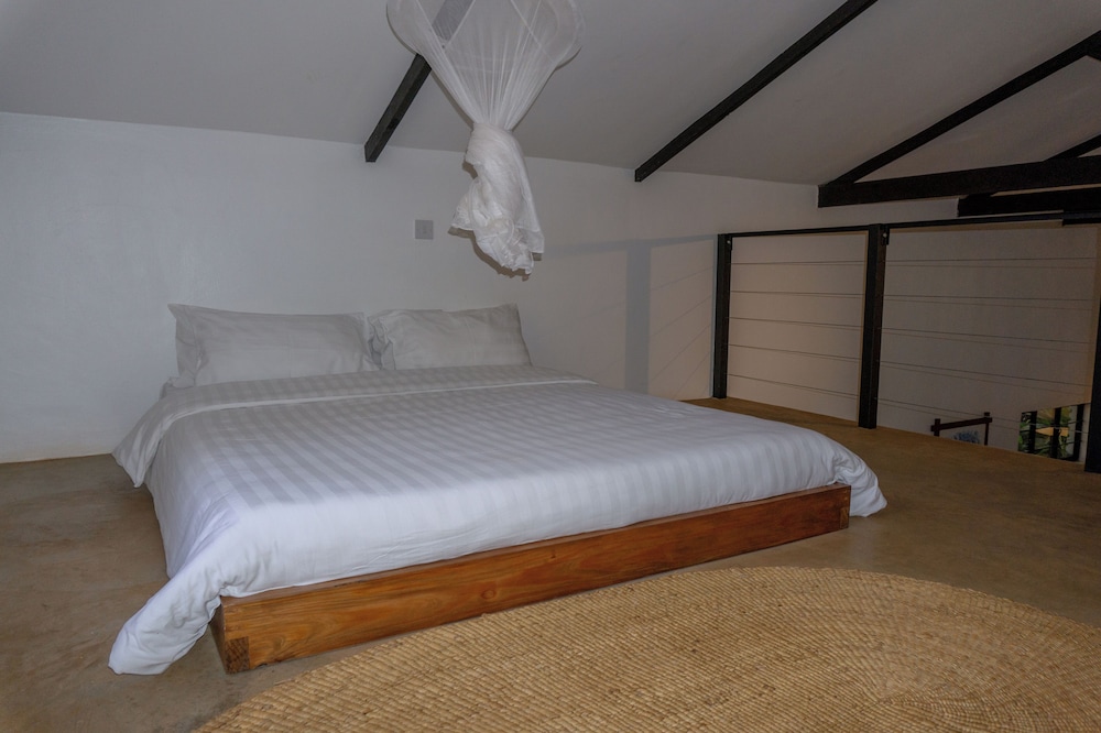 Lilac Hideaway view 4