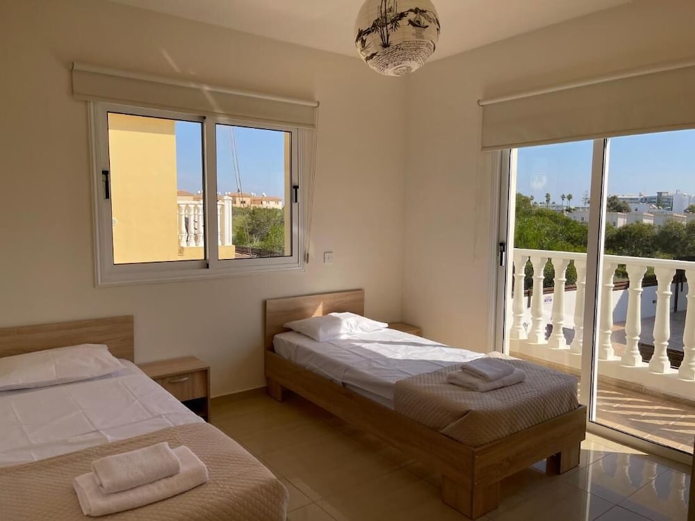 Villa Rugiada With Pool and sea View Located on the Front of Nissi Beach