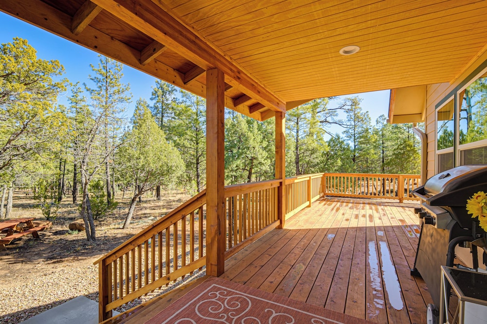 Pet-friendly Blue Ridge Cabin: Wraparound Deck!