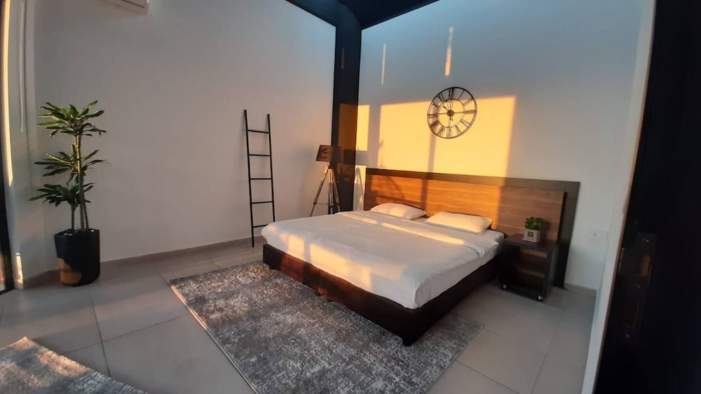 Luxury 1br-2br Apt-panoramic View Terrace 24-7 Pwr view 3