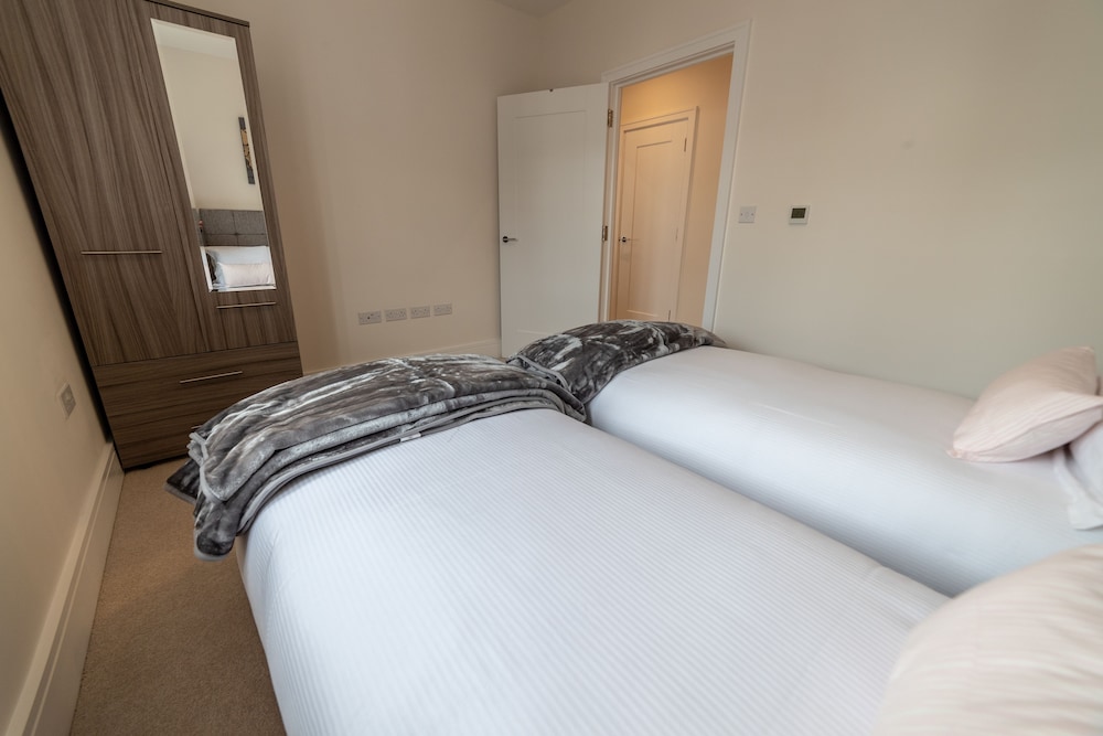 Reading Green Park Village Serviced Apt