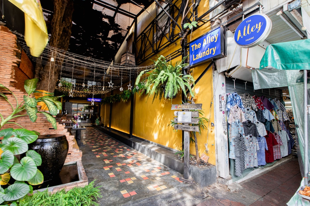 The Alley Hostel & Bistro