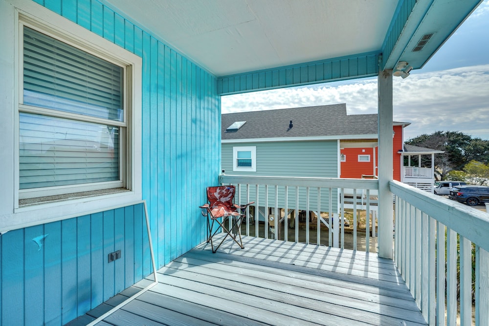 Steps to Beach: Centrally Located OBX Home!
