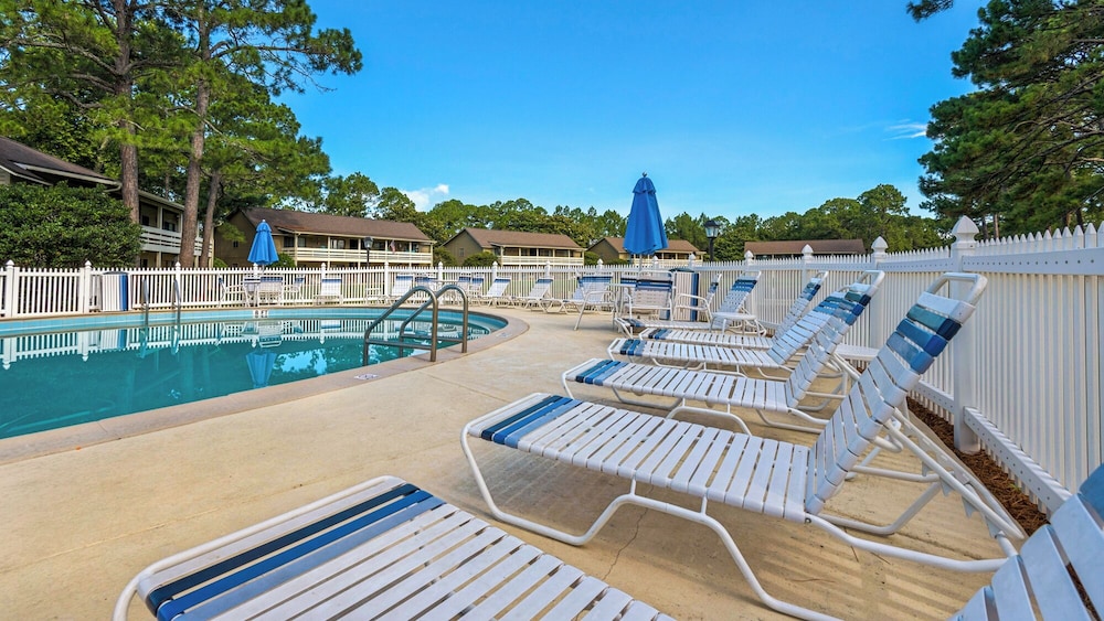 Sleeps 8 w/ Resort Pools, Tennis, Golf & Beach Access + Attraction Tickets!