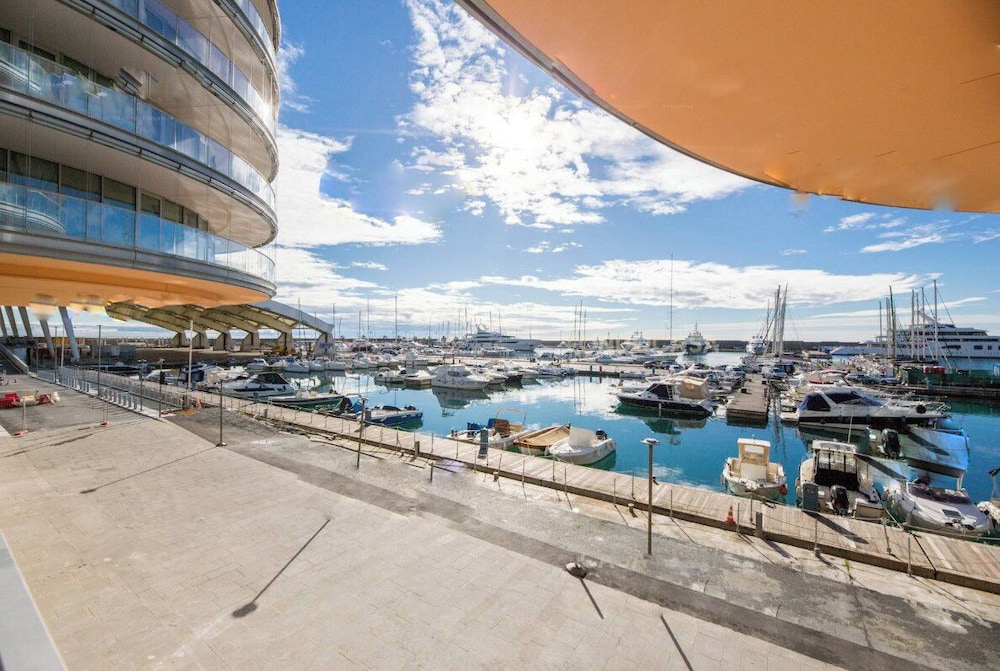 Genoa East Waterfront DeLuxe Flat
