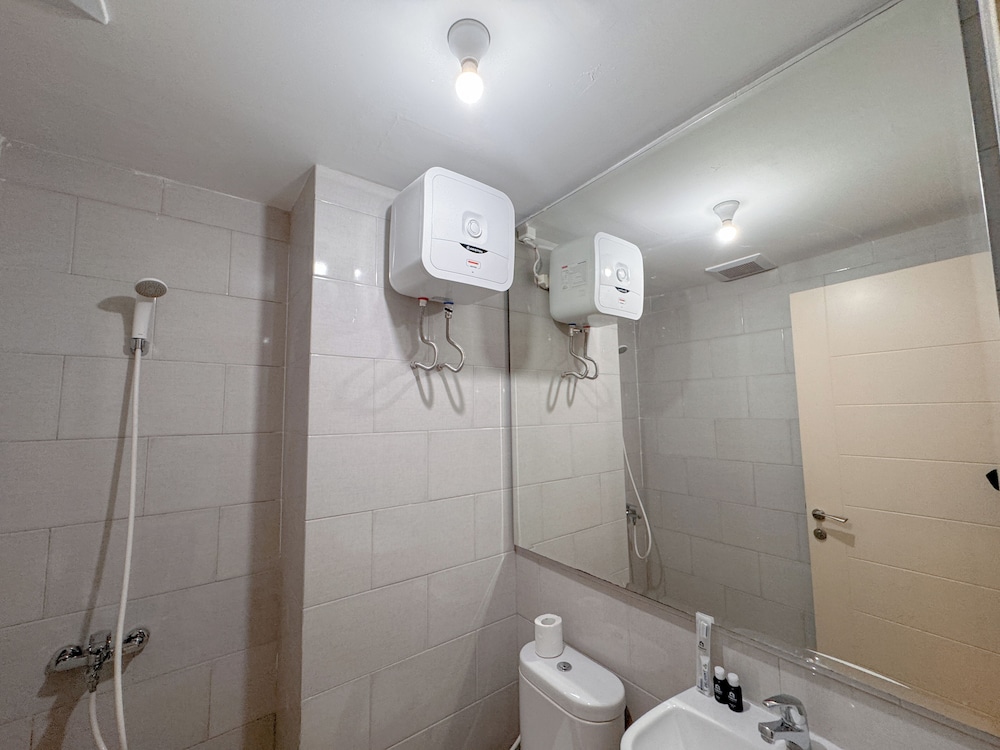Minimalist 2Br And Well Design Room At Benson Supermall Mansion Apartment
