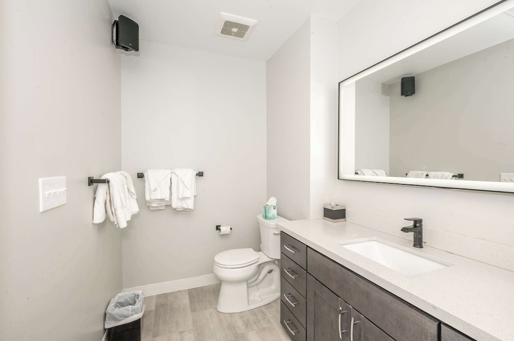 The 333 Suites 302 Stay for 4