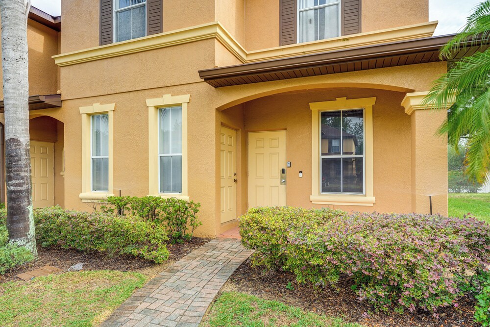 9 Mi to Disney: Gated Resort Escape w/ Pool Access
