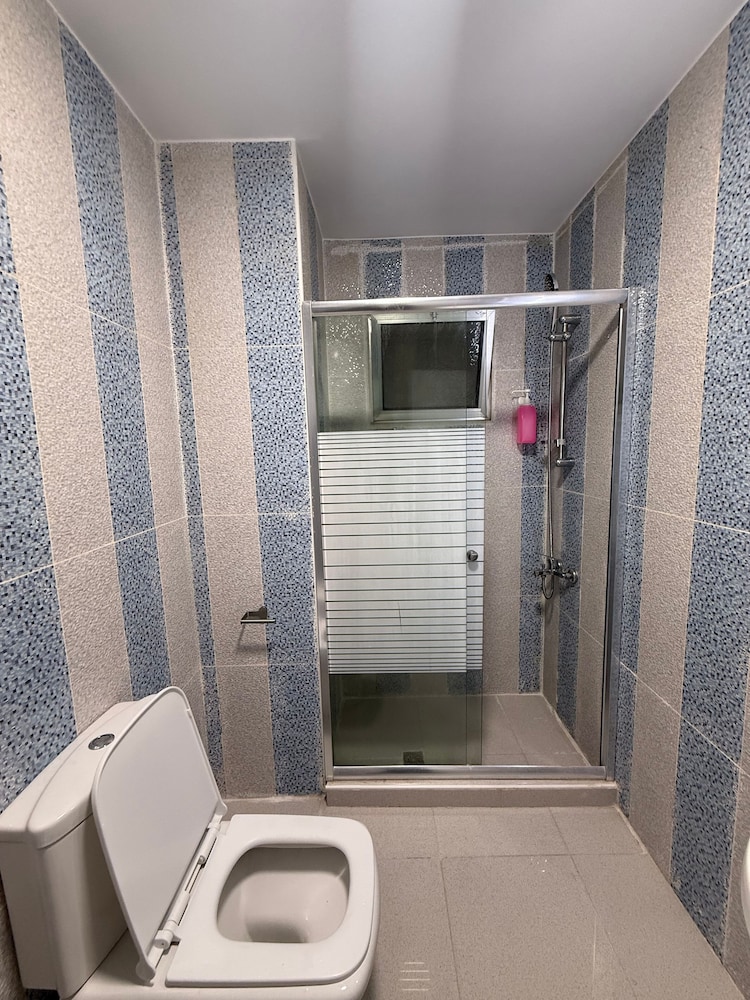 3bedroom Aprt of 200sqm Near Movenpick Hotel Amman