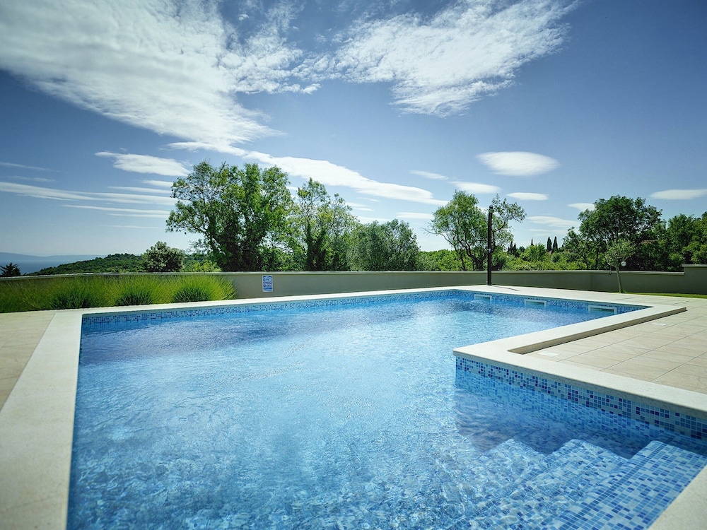 Modern Villa Histria With Pool and View