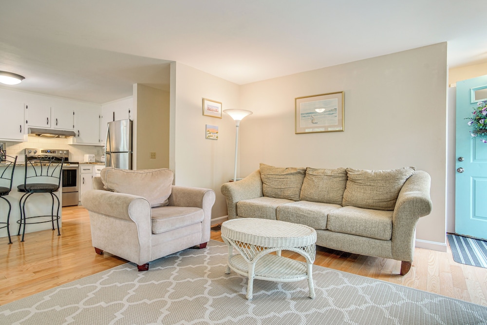 1/2 Mi to Cooks Brook Beach: Cozy Cape Cod Retreat