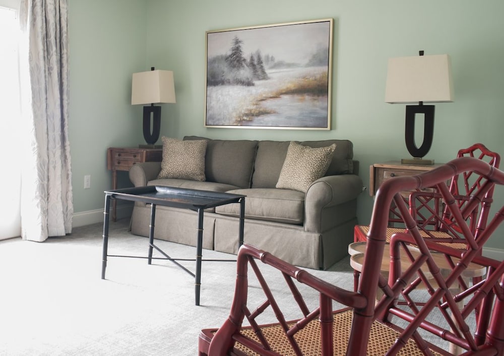 Carriage House Inn