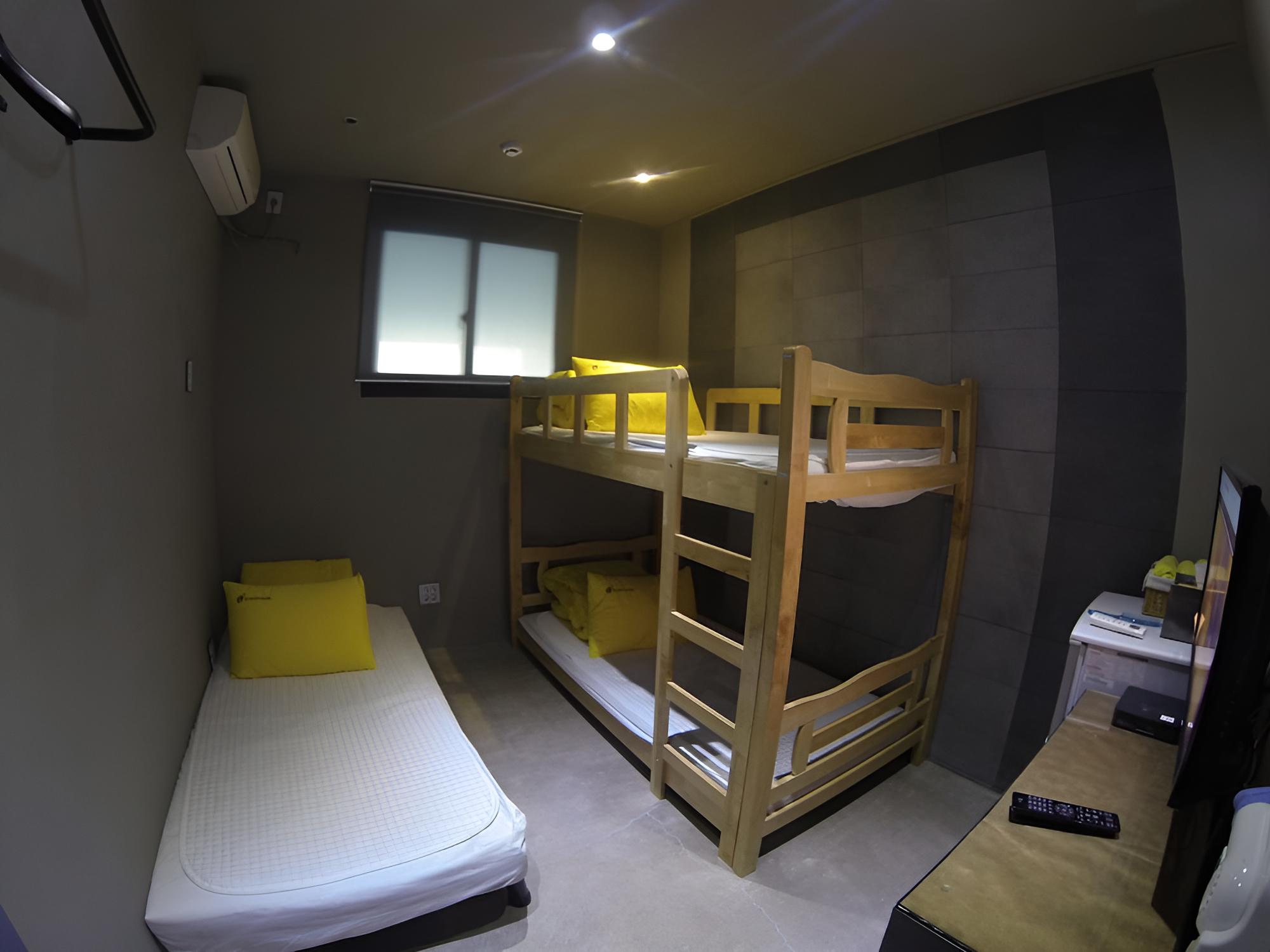 24 Guesthouse Garosu-gil