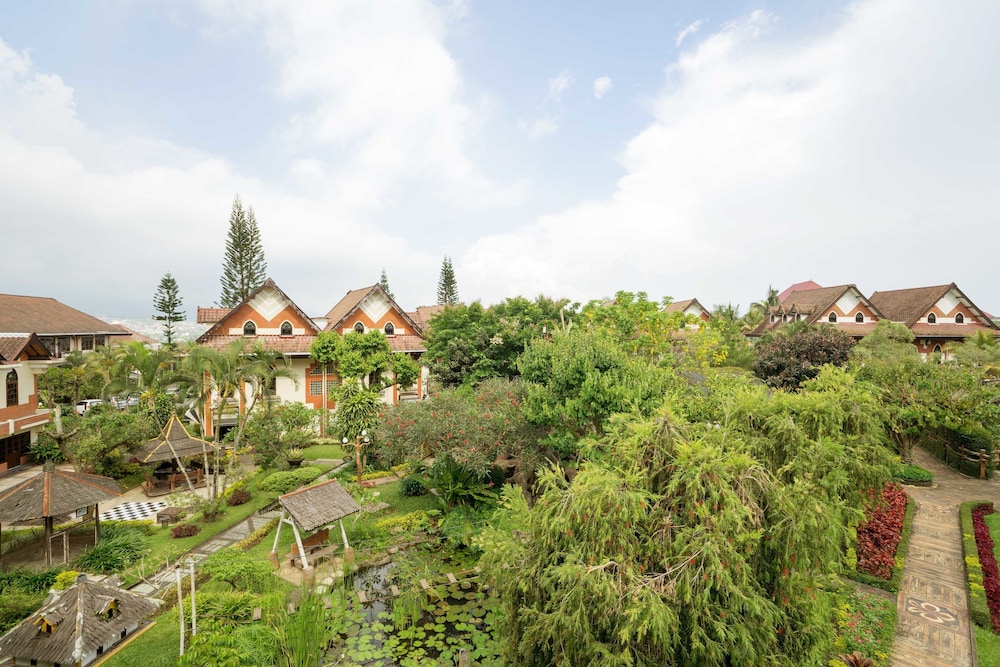 Royal Hotel and Villa Batu