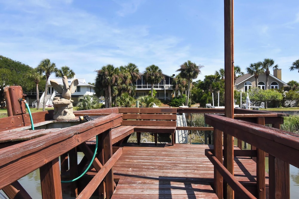 Spacious 4-bed, 4-bath Home in the Heart of Fripp Island