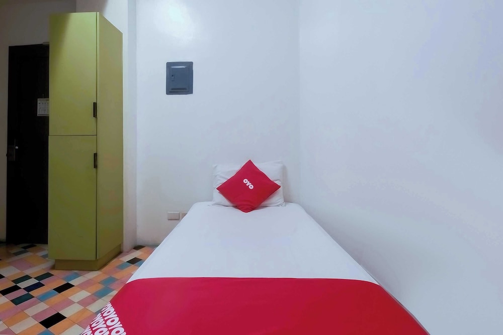 Junction Hostel Poblacion Makati Avenue