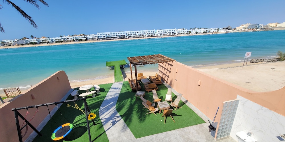 Durrat Al-Arous Villa in Moon Beach