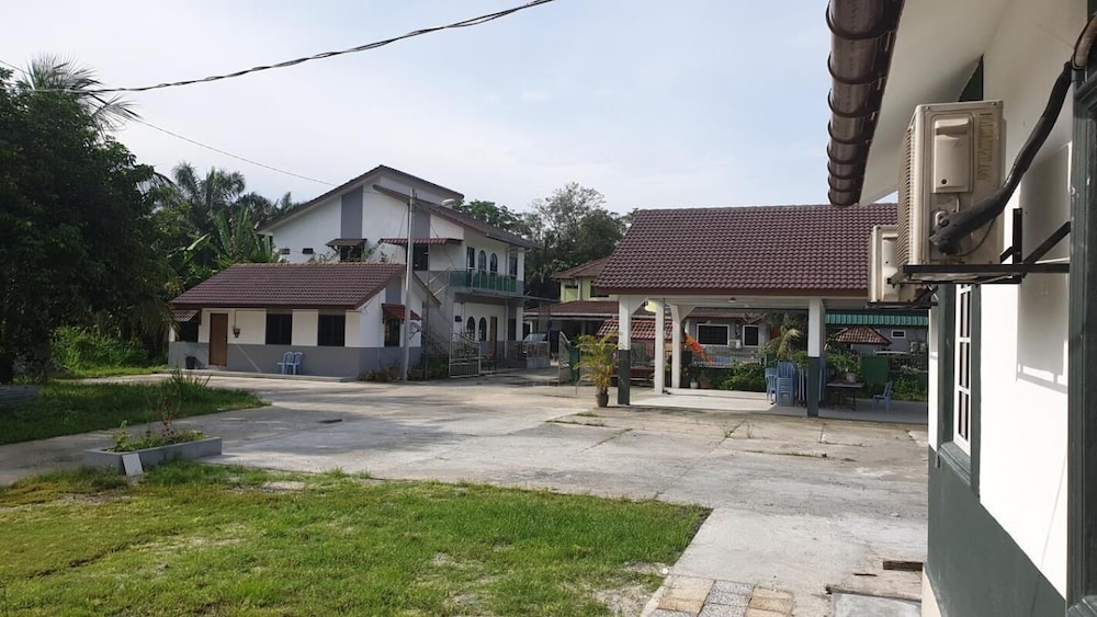 Mri Homestay Sg Buloh - Studio Unit With Chargeable Private Pool photo 1
