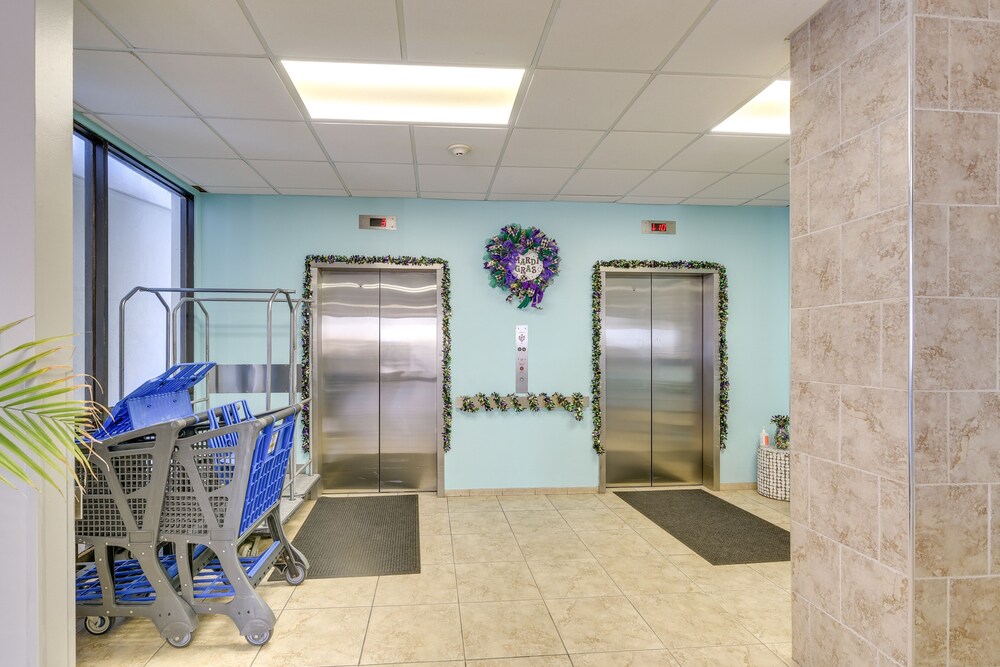 Galveston Beachfront Condo: Balcony & Pool Access!