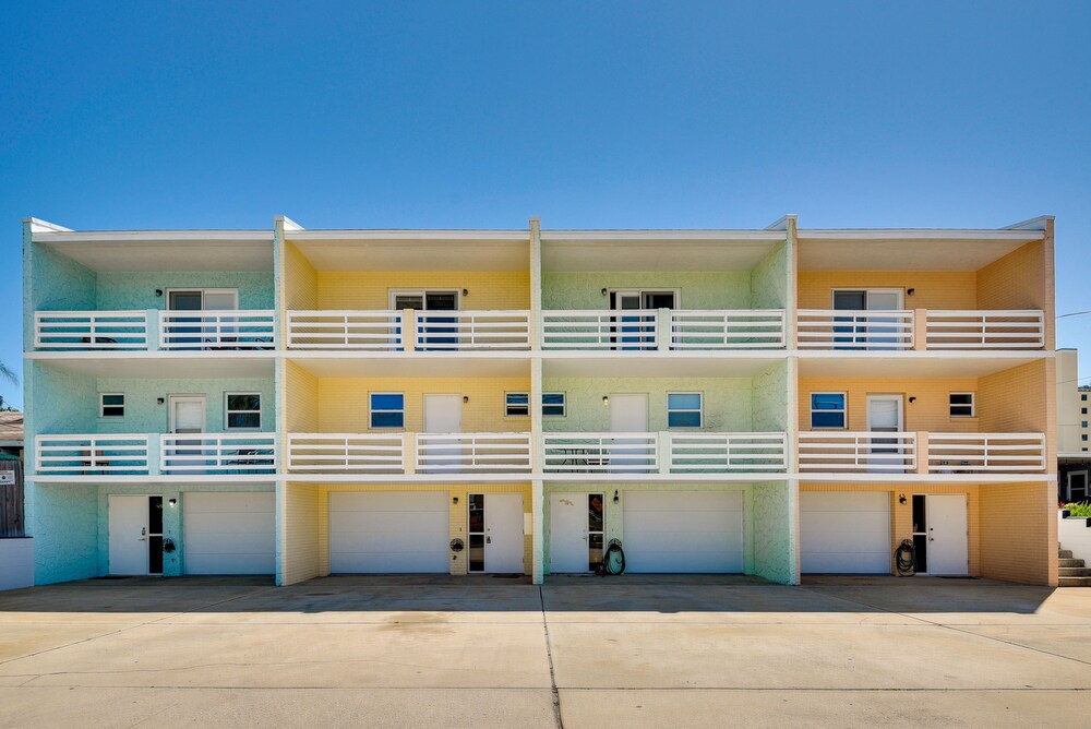 Florida Getaway - Balconies, Grill & Near Beaches!
