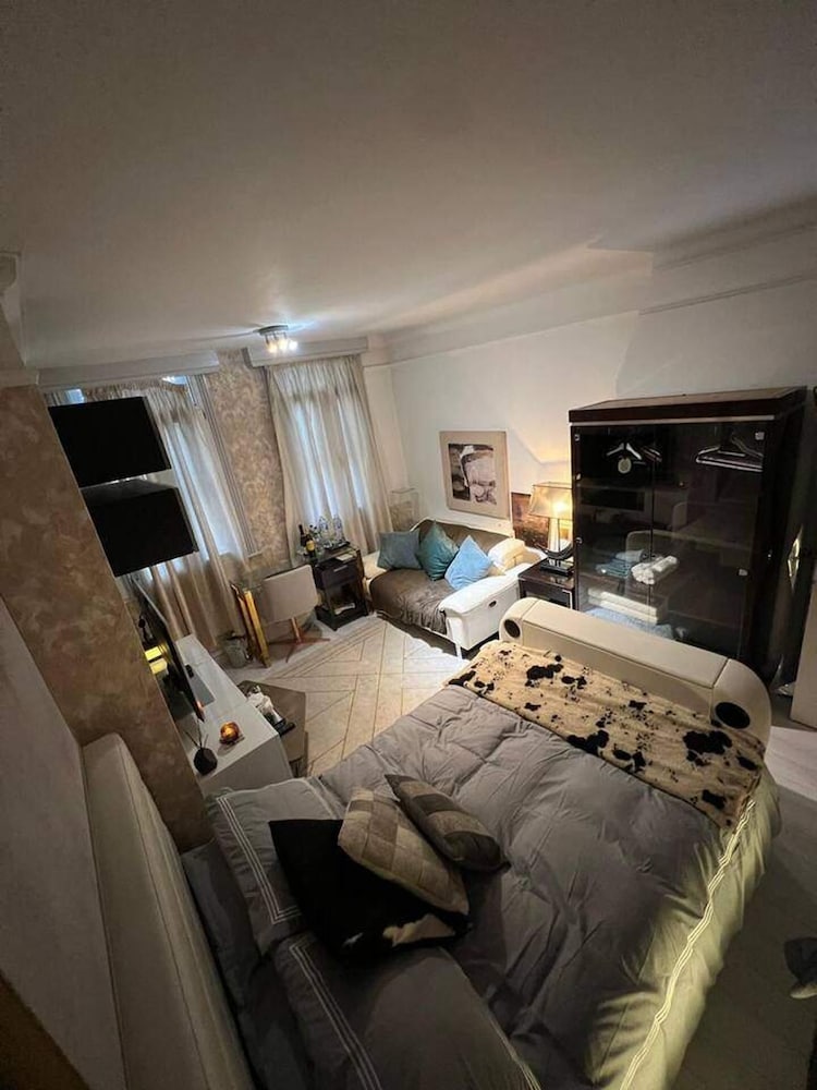 Luxury Westminster Apartment by Westminster Abbey