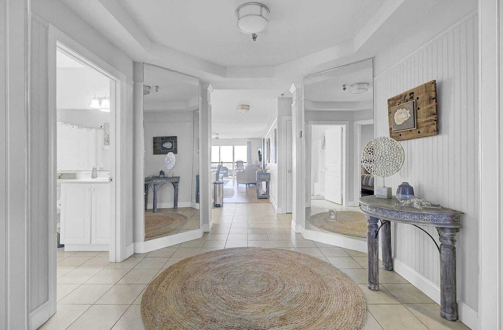 Beachfront 3bdr Condo w/ Pool & Deck Ocean Views Ocean Blvd #102 by Avantstay