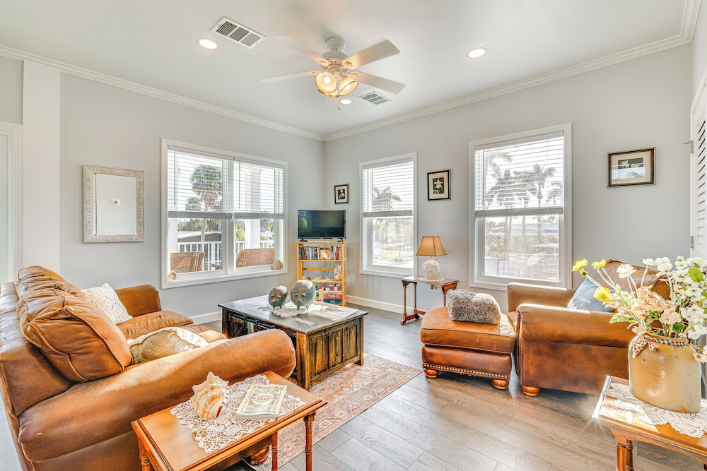 1 Mi to Beach Access: Home w/ Porch in Fort Myers!