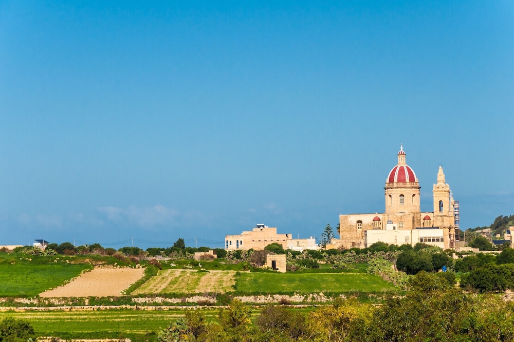 Solaris Gozitan Villa With Pool Gozo