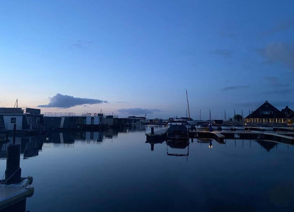Apartment Near Sneekermeer With Marina Access