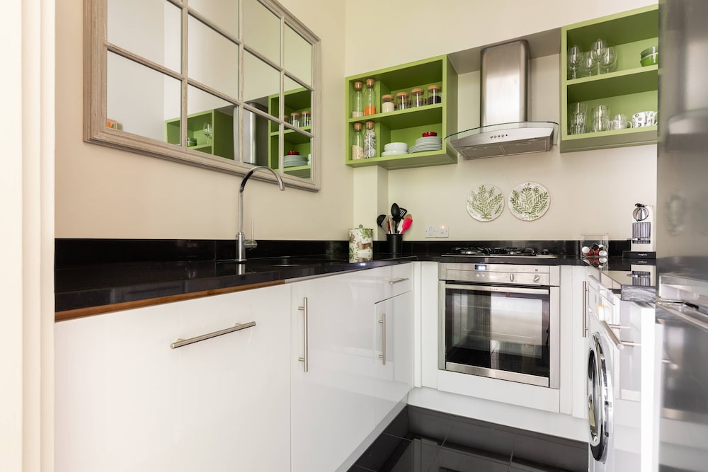 Southwell Gardens II by Onefinestay