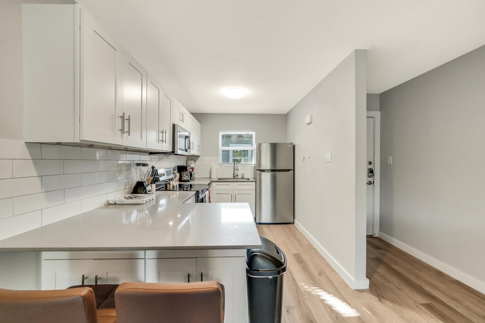 Modern 2BR Near UT Hyde Park Evonify - Property Image 33