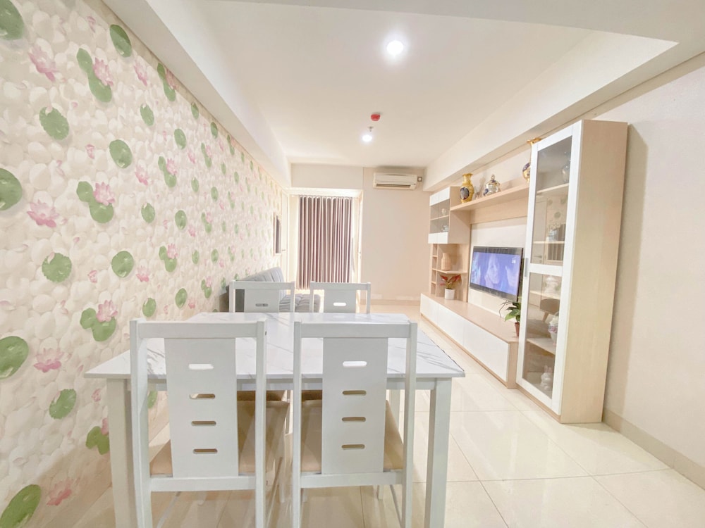 Compact and Nice Combined Unit 1BR Apartment at Warhol (W/R) Residence