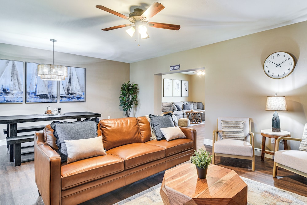 4 Mi to Indian Rocks Beach: Home w/ Backyard Oasis