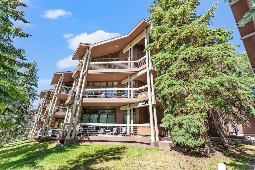 Walk to Slopes Hot Tub + Balcony + Views Mins to Main Street Deer Valley Haven by Avantstay