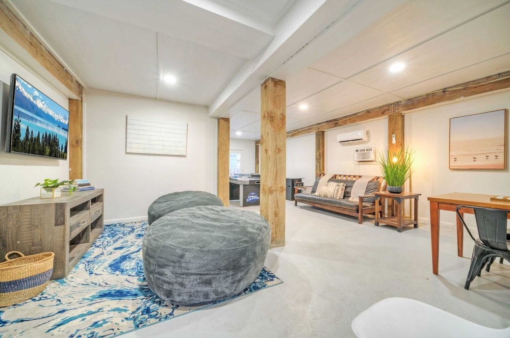 Sleeps 20! 2 Homes Near the Beach, Private Pools, Gameroom, Large Family Retreat