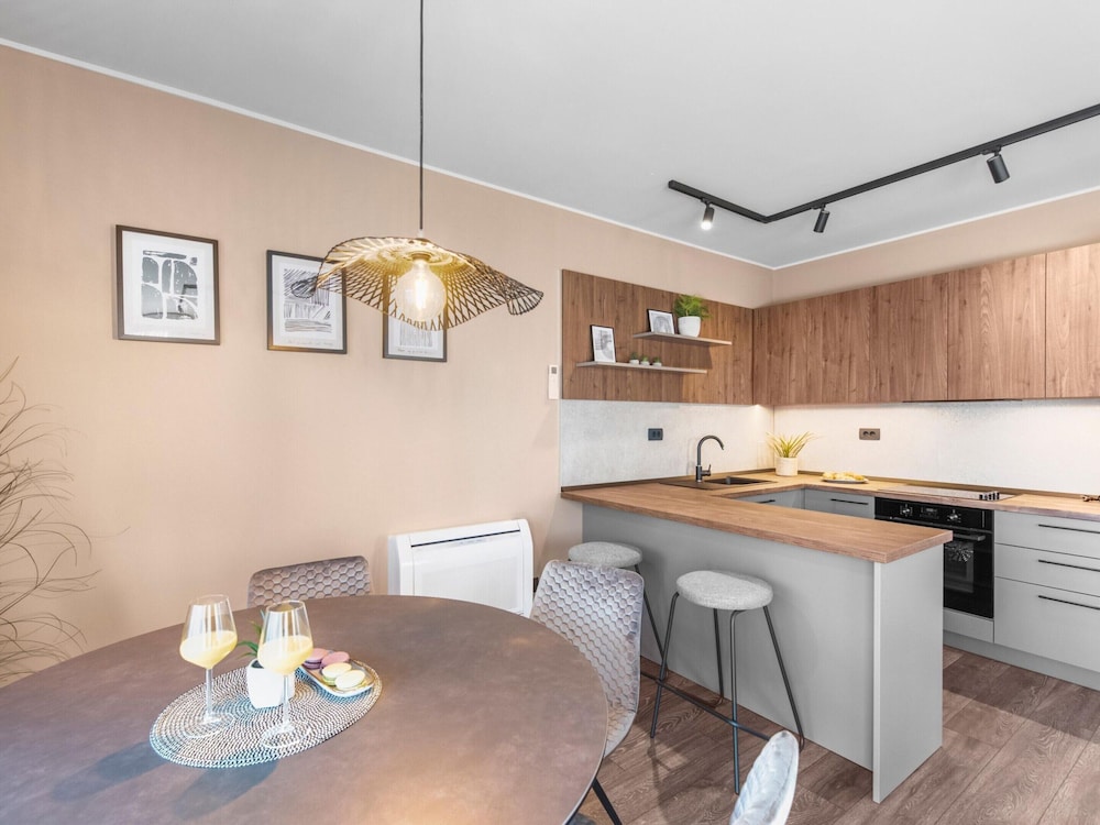 Apartment Near Beach With Pool